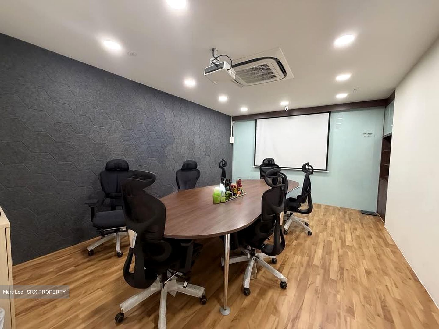 Jit Poh Building (D2), Factory #546957061